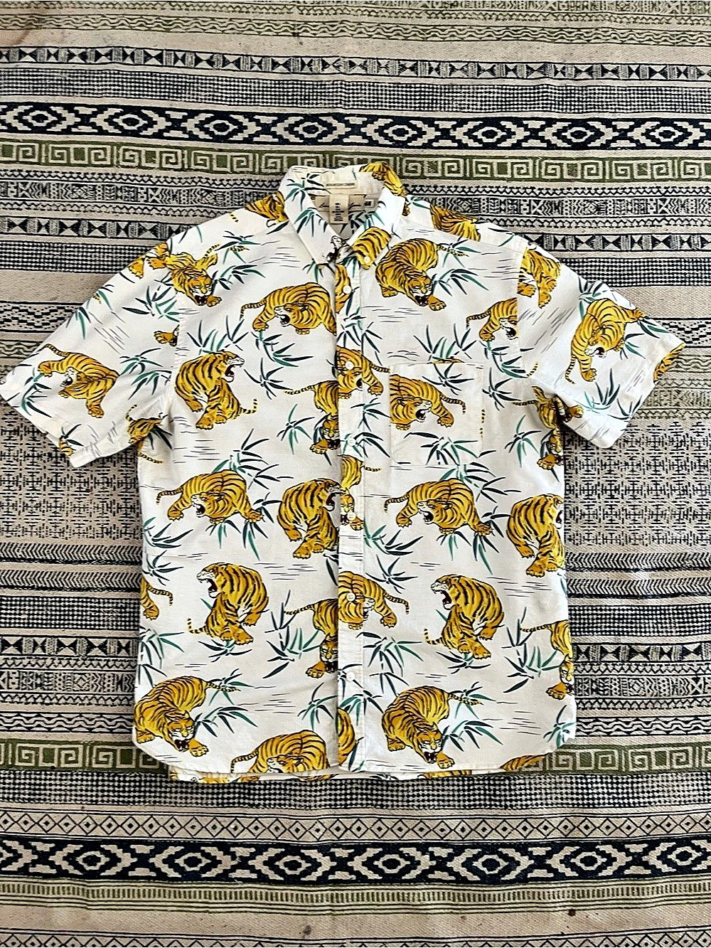 H&M Men's Tiger Print Button-Up Shirt Medium